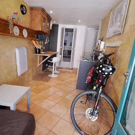 2 Personnes A Sous Bois * Salles-sous-Bois