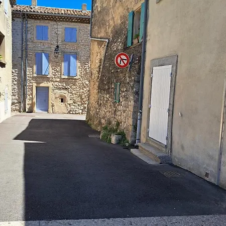 2 Personnes A Sous Bois * Salles-sous-Bois